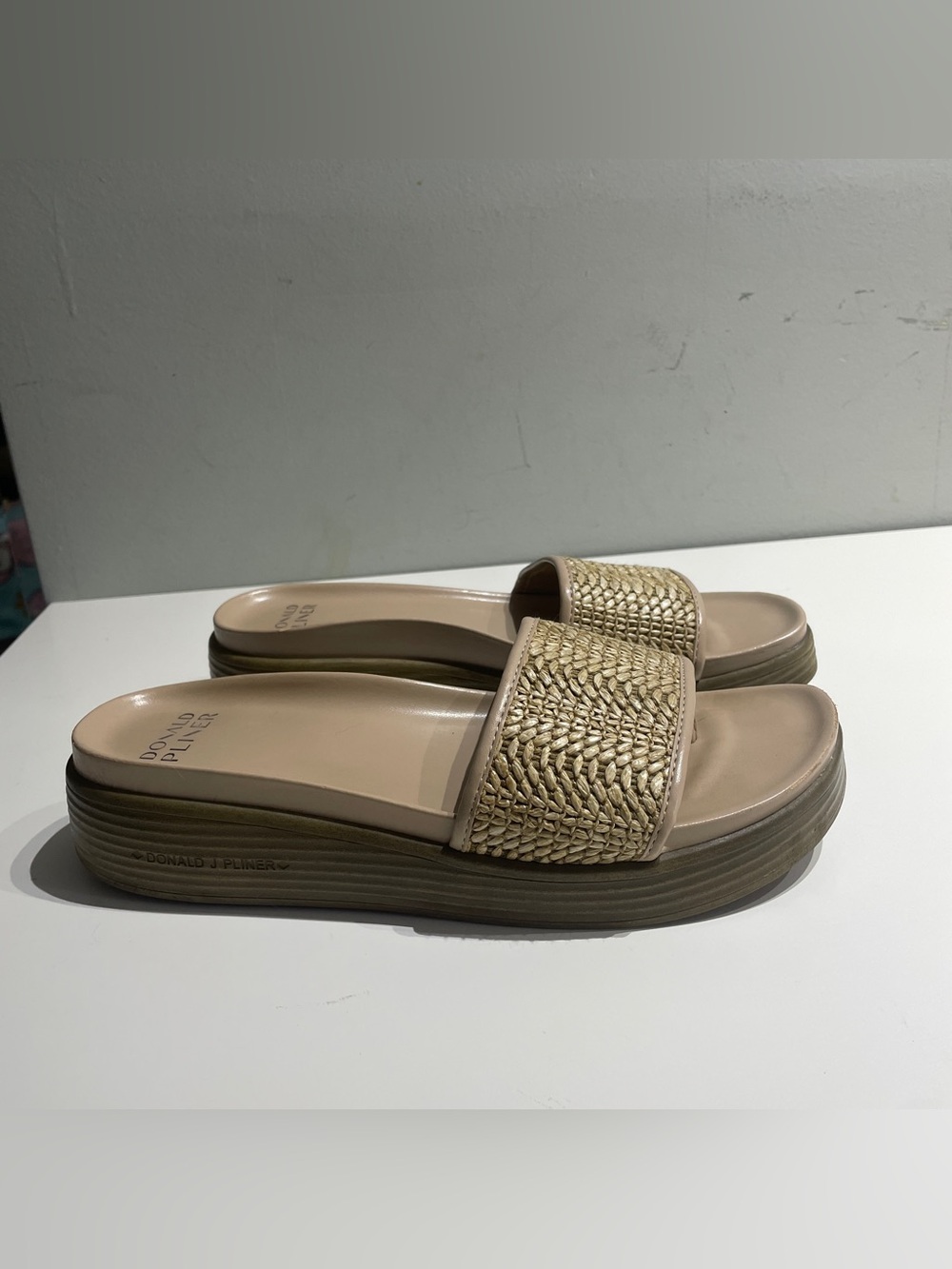 Donald Pliner Raffia Patterned Slides Woven Platform Slides Y2K Style - Picture 3 of 13